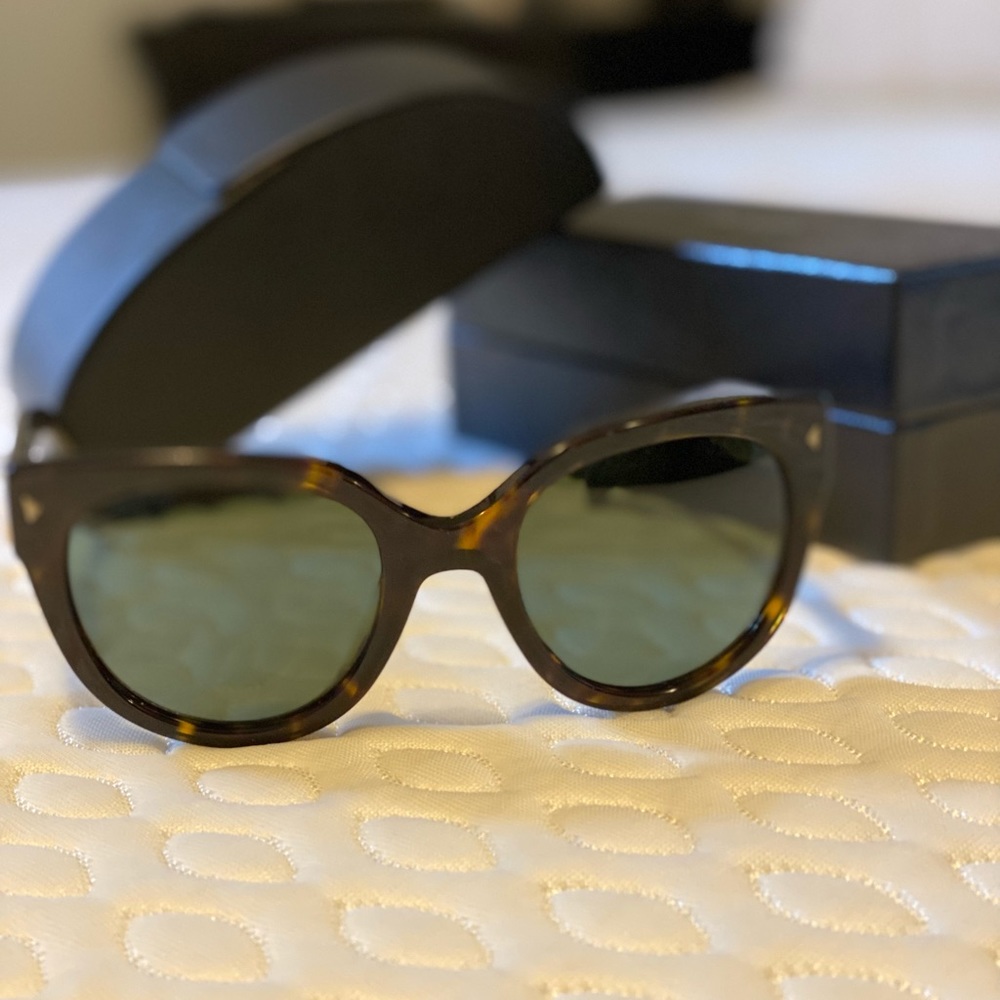 Prada sunglasses - Picture 3 of 5